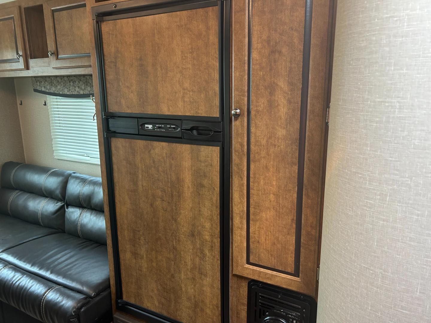 2016 Silver /TAN Crossroads RV Z-1 211RD (4V0TC2120GJ) , located at 17760 Hwy 62, Morris, OK, 74445, 35.609104, -95.877060 - CAMPING SEASON IS HERE! TAKE A LOOK AT OUR 2016 CROSSROADS Z-1. THIS CAMPER IS 25FT. THE OUTSIDE HAS A POWER AWNING, DUAL AXEL, OUTSIDE STORAGE, AND POWER HITCH. IN THE FRONT OF THE CAMPER HAS A QUEEN SIZE BED, AND OVERHEAD STORAGE. IN THE REAR OF THE CAMPER IS A BOOTH STYLE DINETTE THAT DROPS DOWN - Photo#16